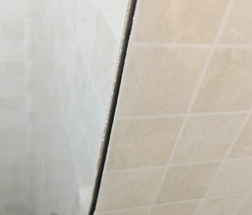 防城港市瓷砖空鼓维修公司分享阳台瓷砖脱落的修复过程可以分为以下几个步骤